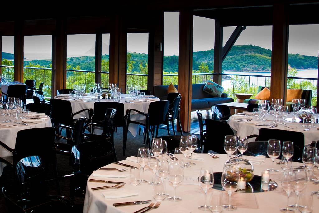 Dinner at the Clubhouse, Dent Island