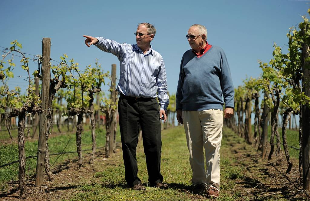 Sandy-and-Bob-Oatley-Walking-in-Chardonnay-Park.JPG