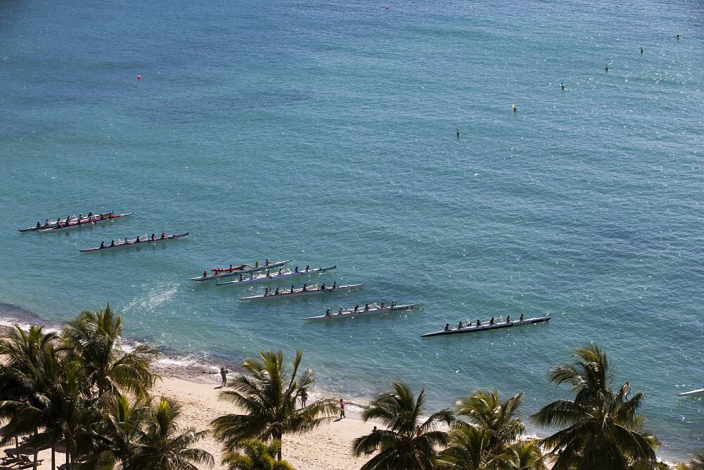 Credit-Andrea-Francolini-OC6-outriggers-get-set-to-race-from-Catseye-Beach-on-Hamilton-Island.jpg