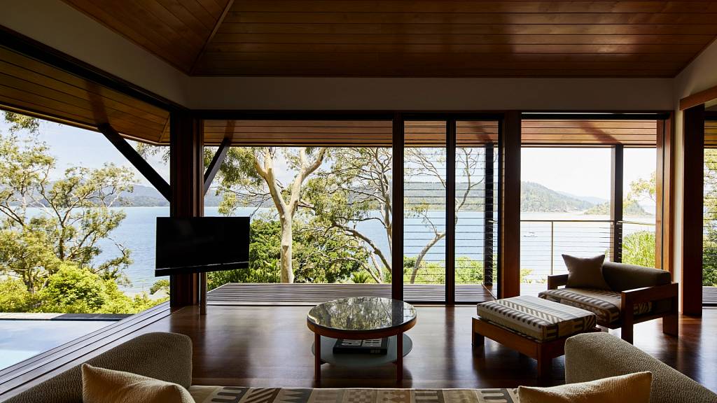 qualia Windward Pavilion lounge